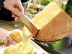 Réussir une Soirée Raclette Entre Amis