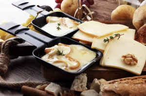 Réussir une Soirée Raclette Entre Amis