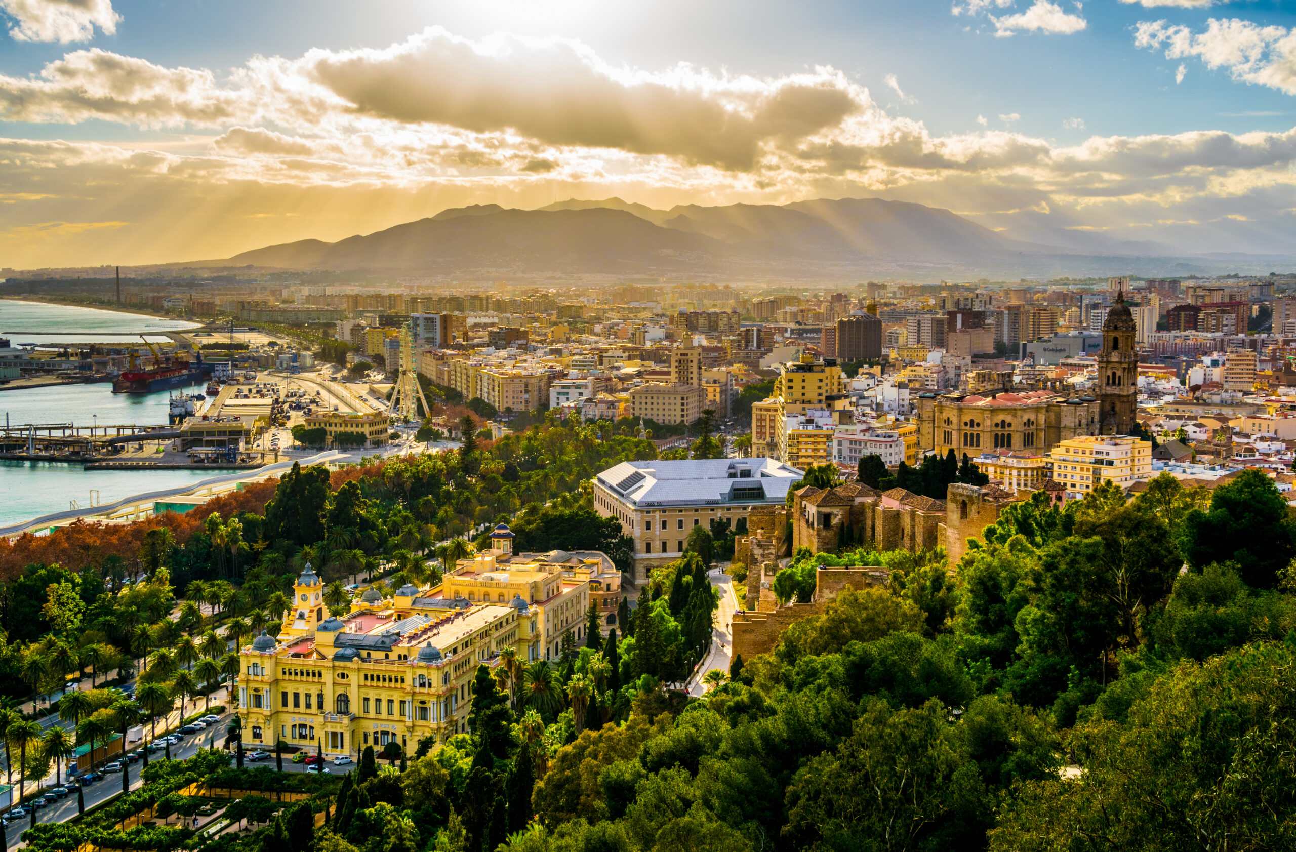 Vista panorámica de edificios de la ciudad de Málaga