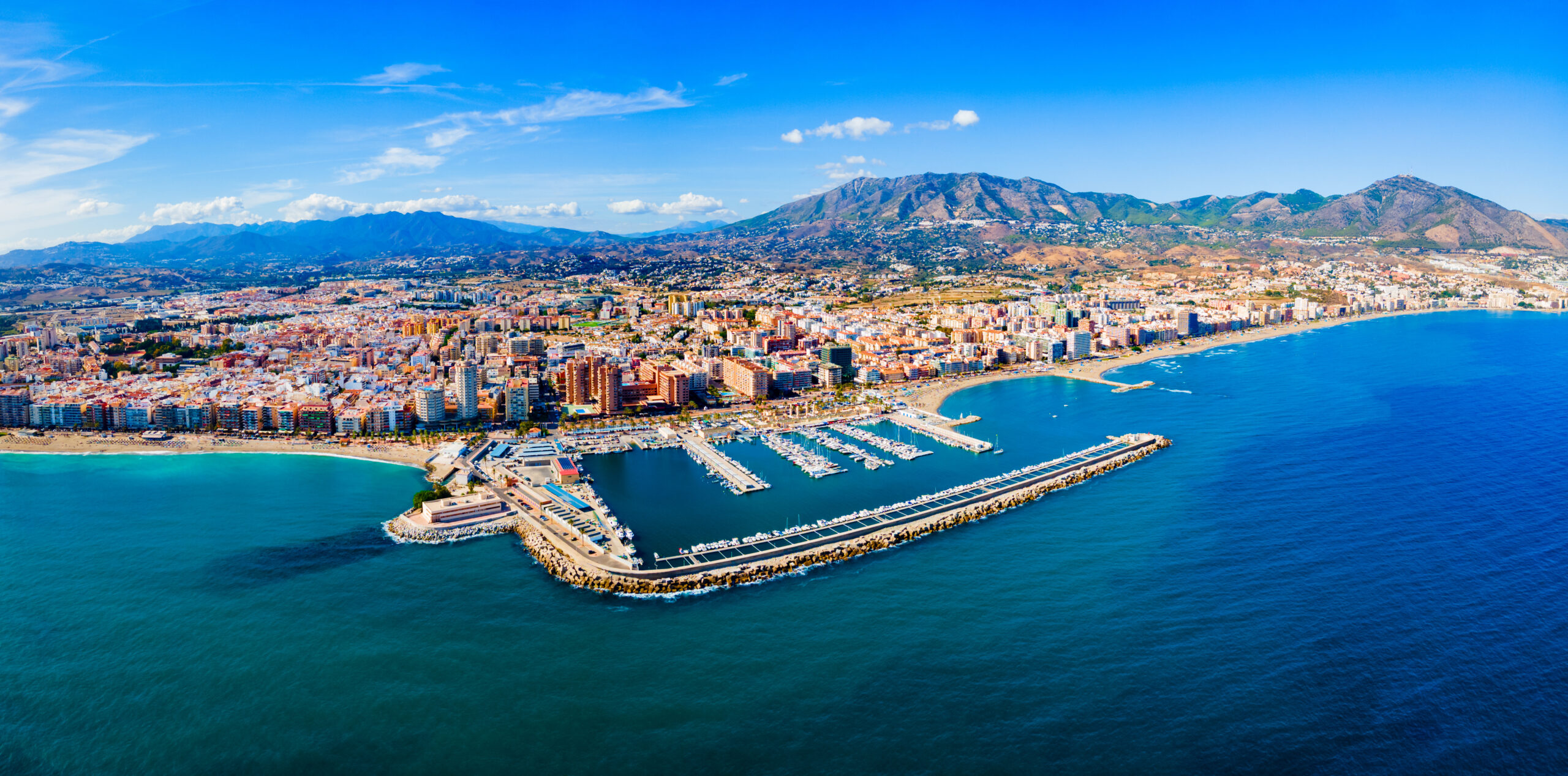 Vista panorámica de la playa y la ciudad de Málaga