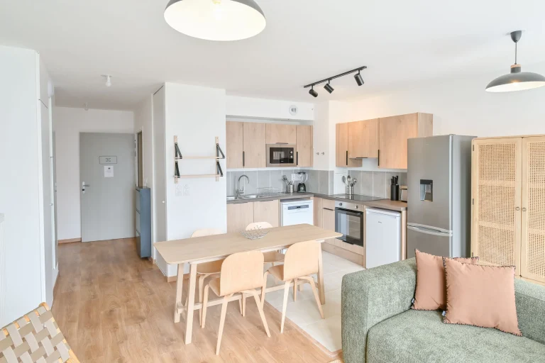 Kitchen and dining area in an apartment at Urban Campus La Maillerie Coliving in Lille