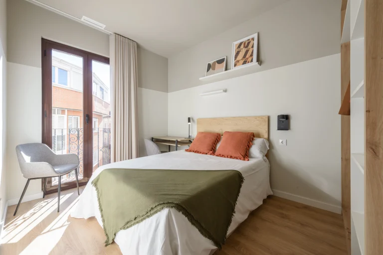 Bright bedroom with balcony at Urban Campus Avenida América Coliving in Madrid