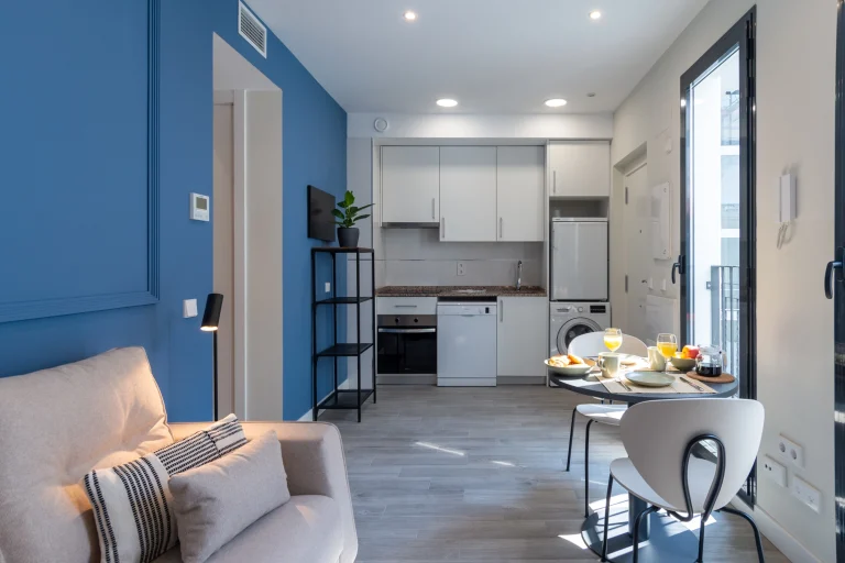 Apartment kitchen and dining area at Urban Campus Cuatro Caminos, Coliving in Madrid