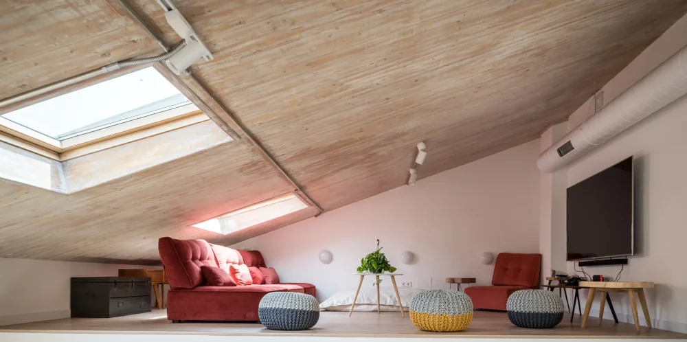 Common lounge at Urban Campus Malasaña Madrid, sofa, TV and cushioned poufs